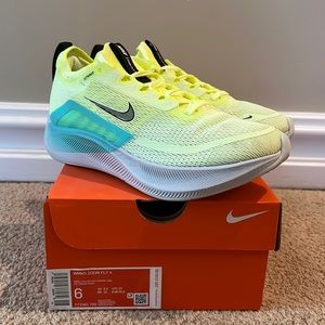 Women’s Zoom Fly 4 Size 6